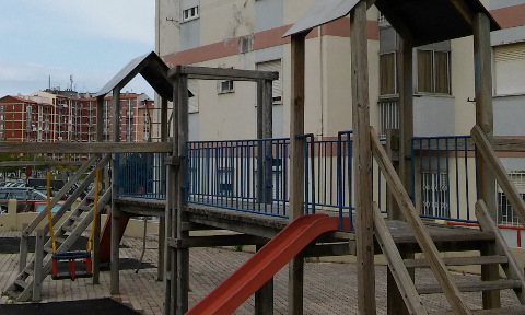 Reparações no parque infantil da rua Cidade de Aveiro
