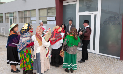 Grupos cantam as janeiras ao executivo