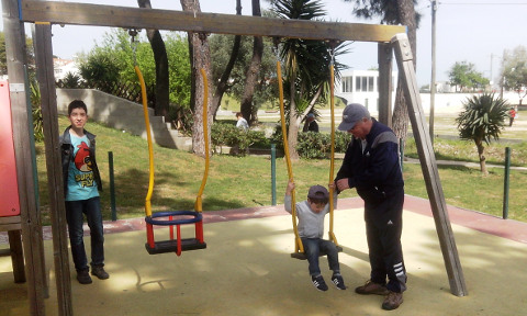 Reparação dos baloiços na Quinta da Marialva