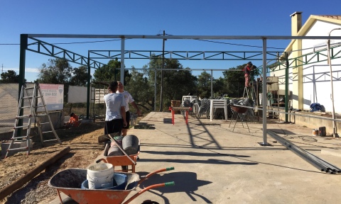 Pavilhão do Águias de Vale de Milhaços em construção