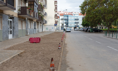 Pavimentação da Rua Cidade de Coimbra a decorrer