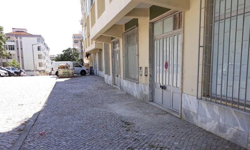 Reparação da calçada na Rua Nicolau Tolentino