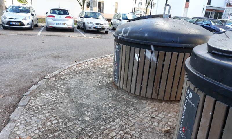 Reparação de uma calçada na Rua Bernardo Santareno