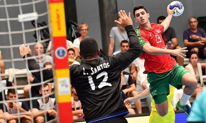 Sucesso de atletas formados na escola de andebol do CCRAM