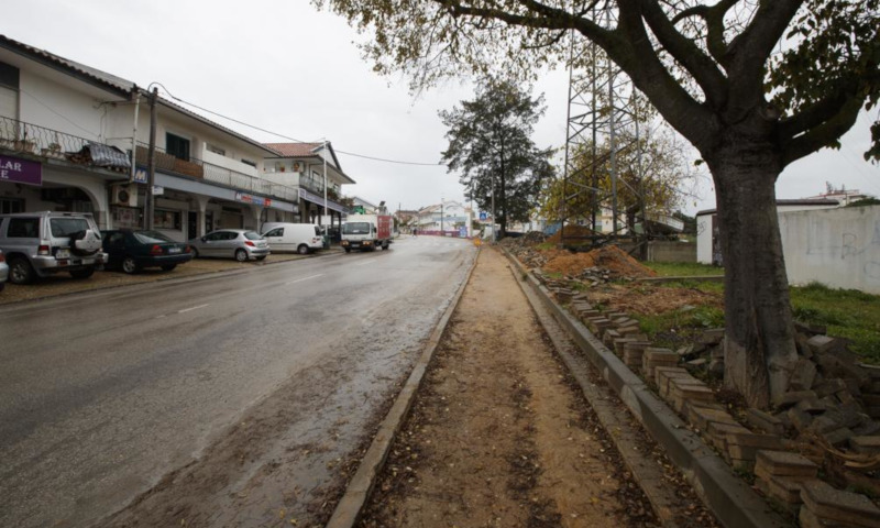 Remodelação de abastecimento de água na Avenida Vale de Milhaços