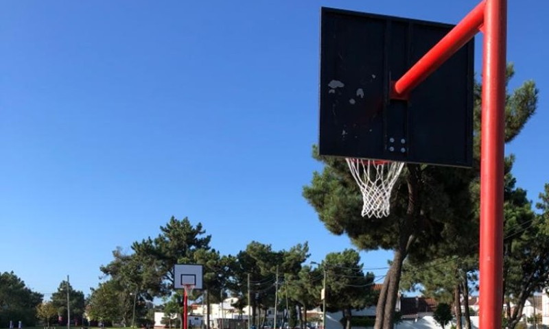 Voltaram ao parque urbano as tabelas de basquetebol