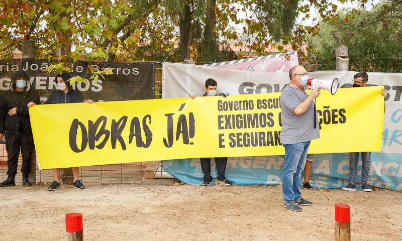 Ação de protesto pela suspensão das obras na João de Barros