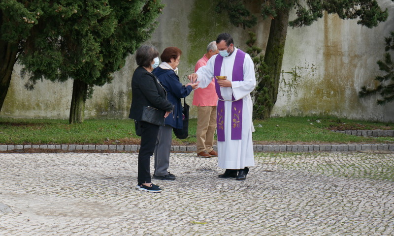 Assinalou-se o Dia de Finados no cemitério de Santa Marta