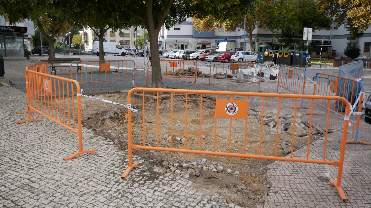 Regularização do piso na rua Cidade de Lisboa