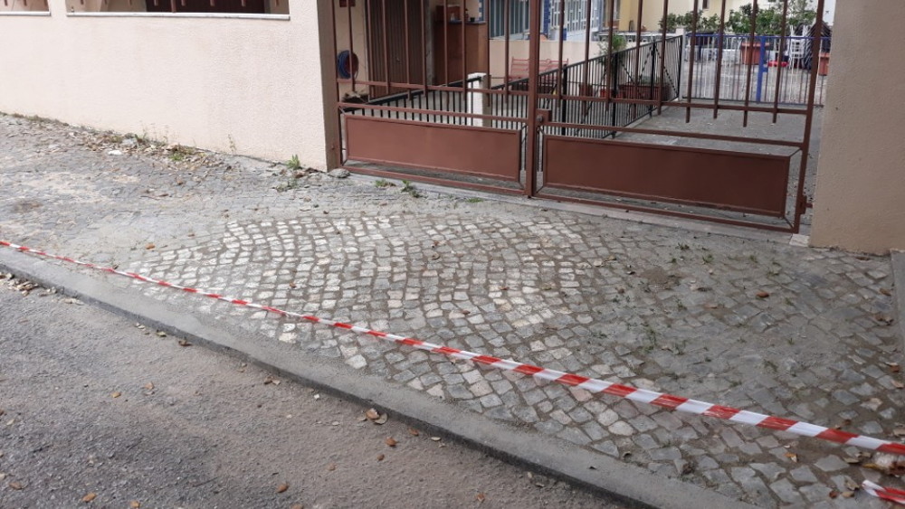 Reparação de calçada na rua Machado Castro