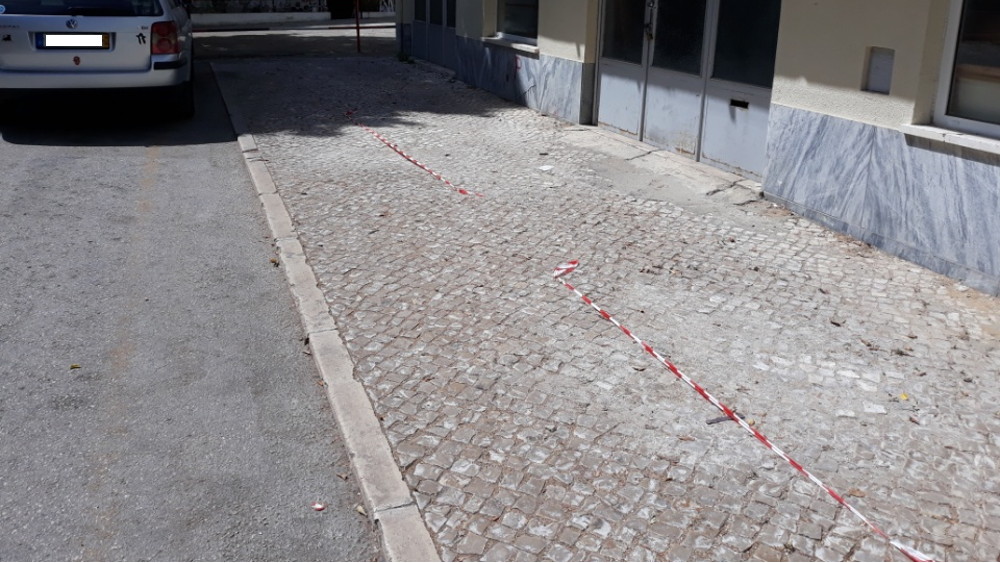 Reparação da uma calçada na rua cidade Benguela