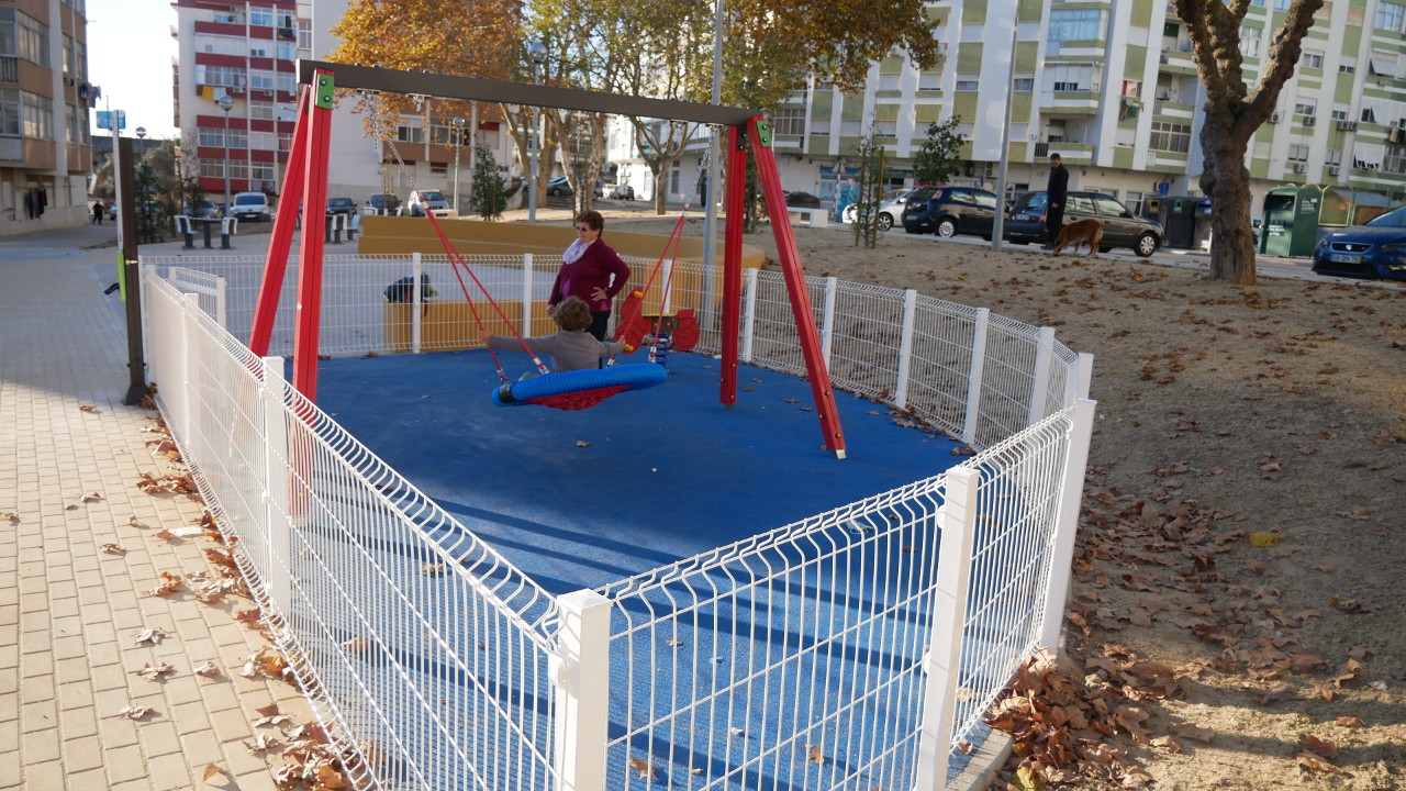 Novo parque infantil no jardim da Quinta São Nicolau