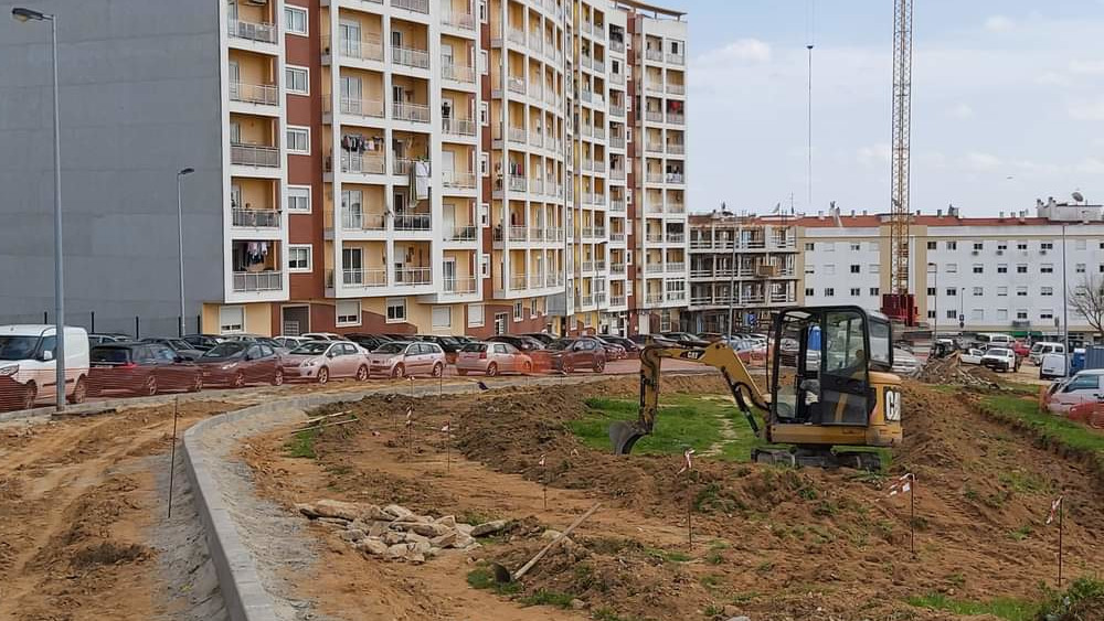 Requalificação do espaço exterior na rua Natália Correia em Santa Marta do Pinhal