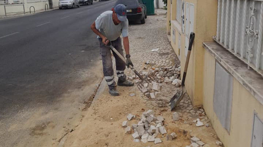 Reparações de passeios na Avenida Fábrica da Pólvora