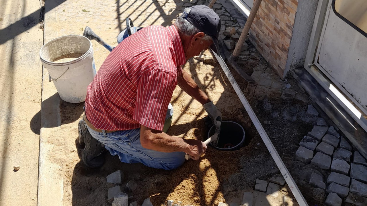 Regularização da calçada na rua da Paz