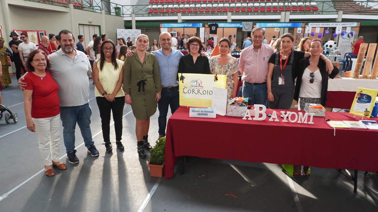 Trabalhadores empenhados na construção do 14.º Saberes e Sabores