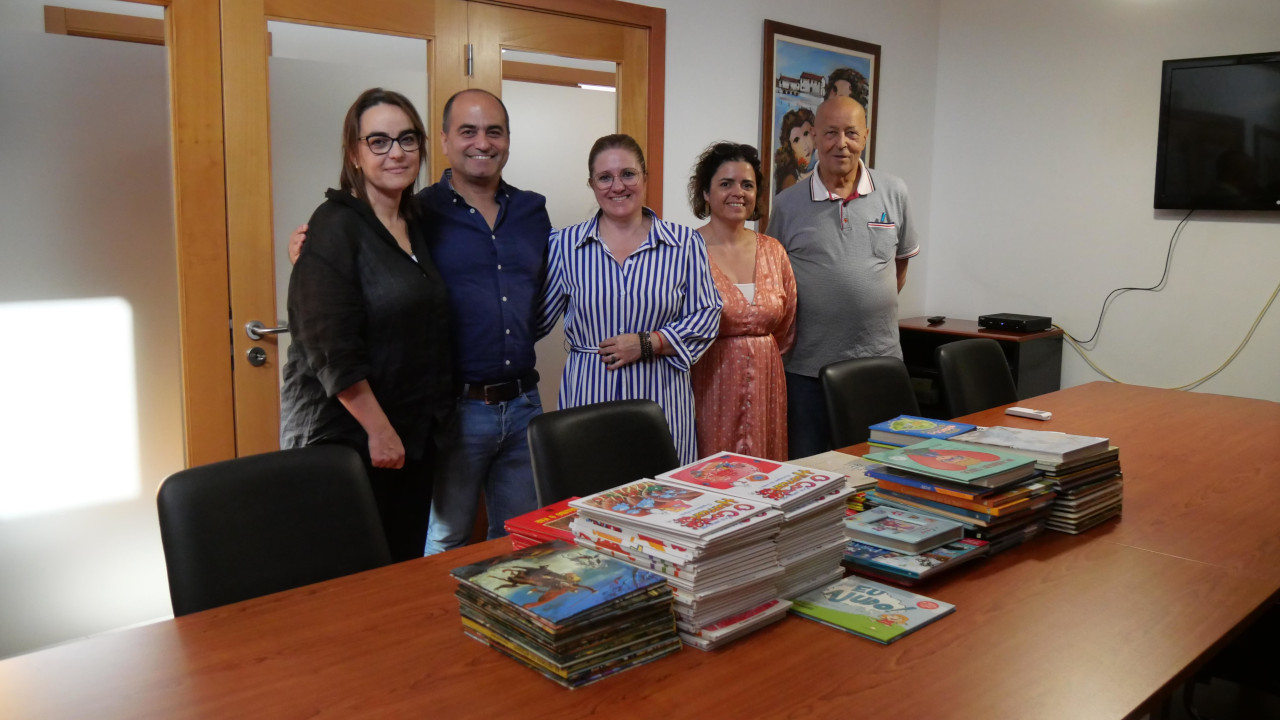 &quot;Ler Alimenta&quot; recebe 100 livros da Century 21 HelderLar